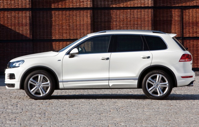 Комплект обвеса VW Touareg (7P) 2010-н.в. от компании VAG в стиле R-Line с расширителями колесных арок