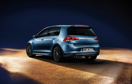 Накладка на бампер задний VW Golf VII без выреза для глушителя