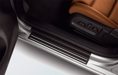 Накладки на пороги VW Golf VI, Golf VI GTI 4-дверных черные с серебристыми полосами