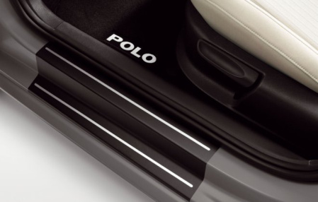 Накладки на пороги VW Polo V 2010-н.в. 4-дверных черные с серебристыми полосами