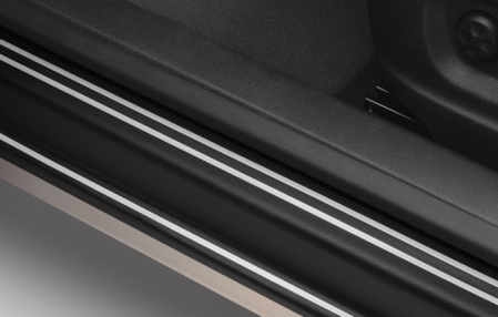 Накладки на пороги VW Tiguan (5N) 2007-2010, Tiguan (5N) с 2011-н.в. черные с серебристыми полосами