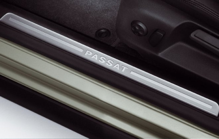Накладки на пороги VW Passat (B7) 2011-2015, Passat Alltrack (B7) 2012-н.в. с надписью Passat