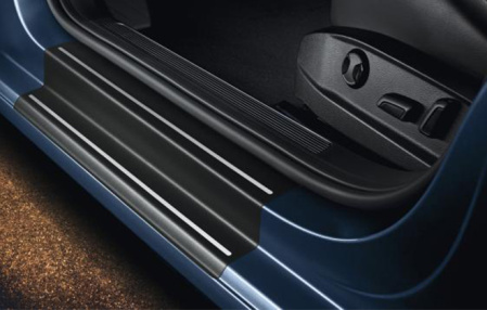 Накладки на пороги VW Golf VII 2-дверных черные с серебристыми полосами