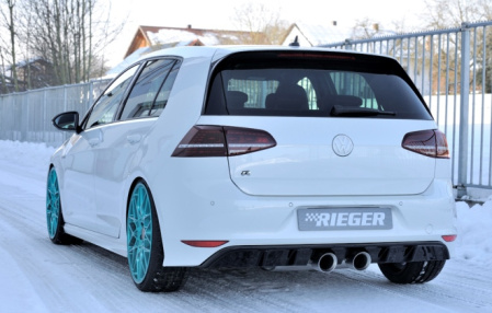 Накладка на бампер задний VW Golf VII R с вырезами для сдвоенного спортивного глушителя по центру (под покраску)
