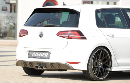 Накладка на бампер задний VW Golf VII с вырезами для сдвоенного глушителя по центру (черный глянцевый)