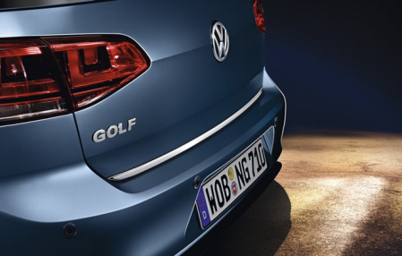 Накладка на крышку багажника VW Golf VII