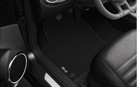 Коврики в салон VW Beetle 2011-н.в. текстильные передние и задние черные с надписью Vocho