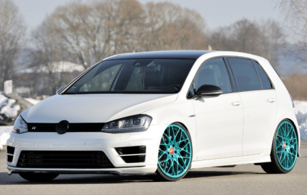 Накладка на бампер передний VW Golf VII R черный глянцевый