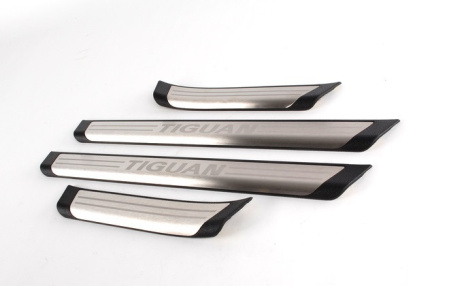 Накладки на пороги VW Tiguan (5N) 2007-2010, Tiguan (5N) с 2011-н.в. с надписью Tiguan