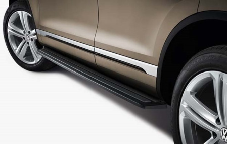 Подножки VW Touareg (7P) черного цвета
