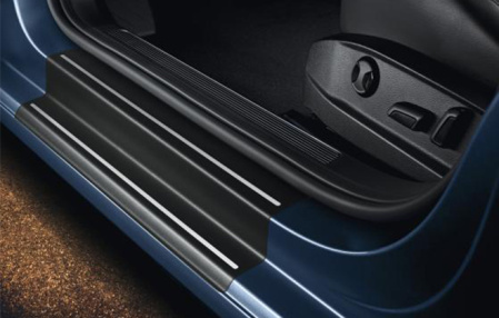 Накладки на пороги VW Golf VII 4-дверных черные с серебристыми полосами