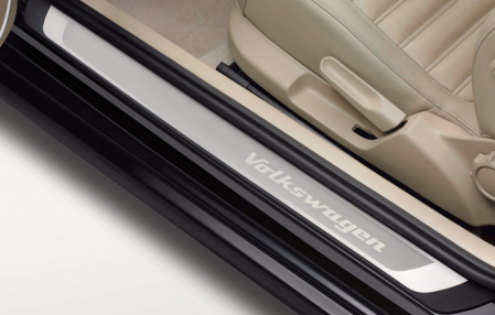 Накладки на пороги VW Beetle 2011-н.в. с надписью Volkswagen