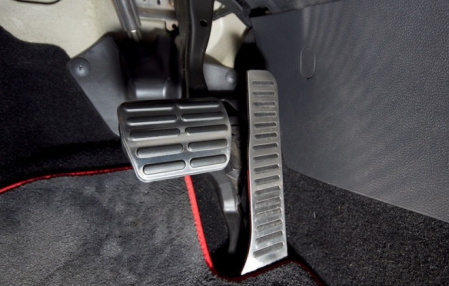 Накладки на педали Audi TT Coupe (8J) 2007-2010, TT Coupe (8J) 2011-н.в., VW Eos 2006-2010, Eos 2010-н.в., Golf V, Golf V GT, Golf V GTI, Golf VI, Golf VI GTI, Jetta V 2006-2010, Jetta VI 2011-н.в., Beetle 2011-н.в., CC 2012-н.в., Passat (B6) 2005-2010, P