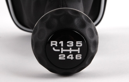 Ручка КПП VW Beetle 2011-н.в., CC 2012-н.в., Eos 2006-2010, Eos 2010-н.в., Golf V, Golf V GT, Golf V GTI, Golf VI, Golf VI GTI, Jetta V 2006-2010, Jetta VI 2011-н.в., Passat CC 2008-2011, Scirocco, Tiguan (5N) 2007-2010, Tiguan (5N) 2011-2016 в стиле GTI