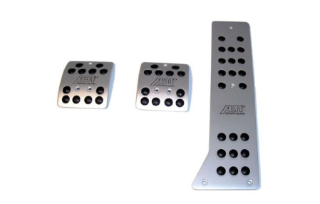 Накладки на педали Skoda Octavia II 2004-2012, VW Golf V, Golf V GTI, Golf VI, Golf VI GTI, Passat (B6) 2005-2010, Scirocco 2008-2014, Tiguan (5N) 2007-2010, Touran 2007-2010 с логотипом ABT для автомобилей с МКПП