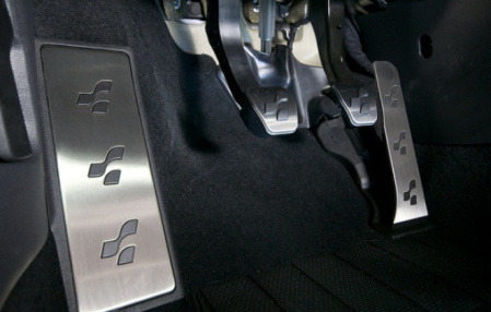 Накладки на педали VW Eos 2006-2010, Eos 2010-н.в., Golf V, Golf V GT, Golf V GTI, Golf VI, Golf V GTI, Jetta V 2006-2010, Jetta VI 2011-н.в., Beetle 2011-н.в., CC 2012-н.в., Passat (B6) 2005-2010, Passat (B7) 2011-2015, Passat CC 2008-2011, Passat Alltra